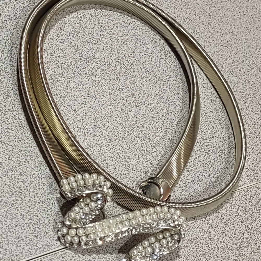 💎Host Pick💎 Gold colored stretchy belt with beaded and rhinestone buckle - Picture 6 of 10